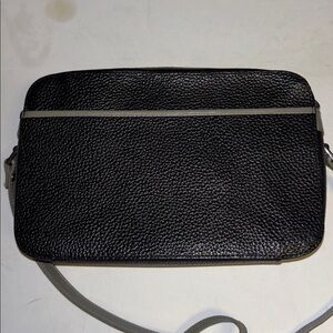 CLEO&PATEK ITALIAN BLACK PEBBLED LEATHER SHOULDER BAG W/ GRAY LEATHER ZIP POCKET